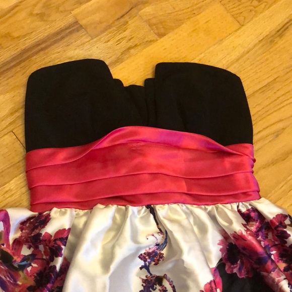 Elegant Floral dress - Picture 2 of 5